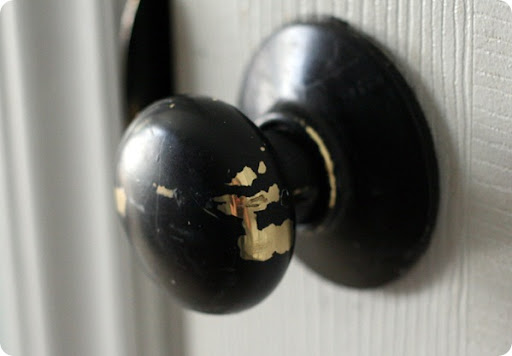 spray painting doorknobs 1 year later 320 Sycamore